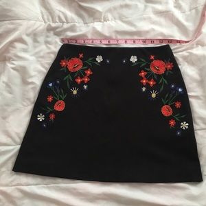 French Connection Magritte embroidered skirt XS